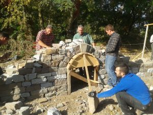 Corso di secondo livello teorico e pratico per la costruzione di muri a secco